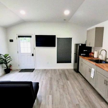 All Modern Studio With Private Entry & Parking. Μπράντον Εξωτερικό φωτογραφία