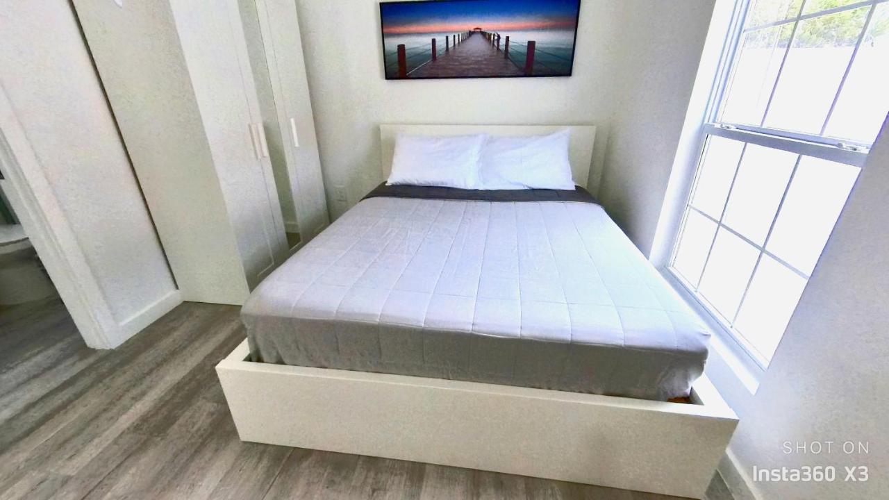 All Modern Studio With Private Entry & Parking. Μπράντον Εξωτερικό φωτογραφία