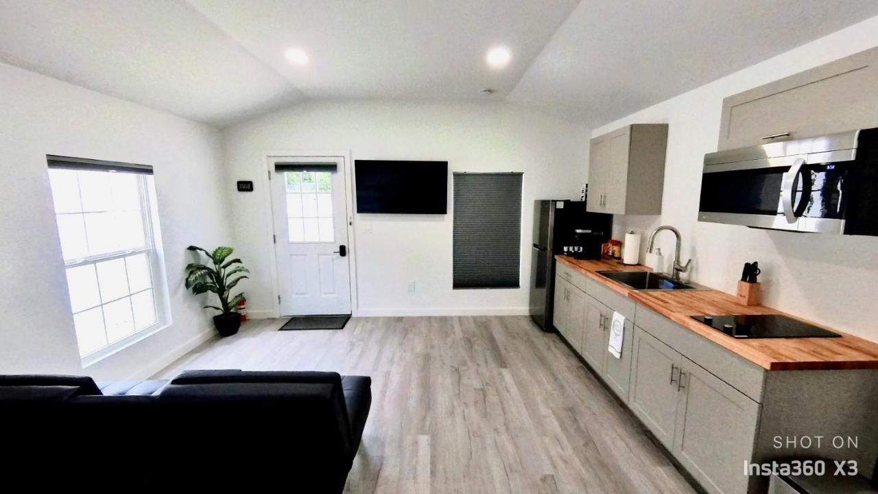All Modern Studio With Private Entry & Parking. Μπράντον Εξωτερικό φωτογραφία
